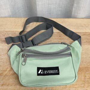 Vintage, 90s Everest Fanny Pack Mint Green Zippered With Silver Pulls 3 Pockets